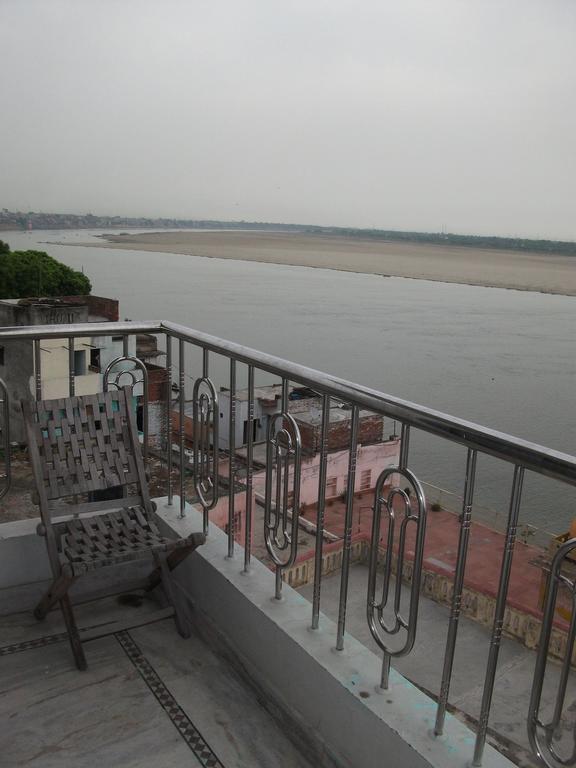 P G On Ganges Varanasi Eksteriør billede