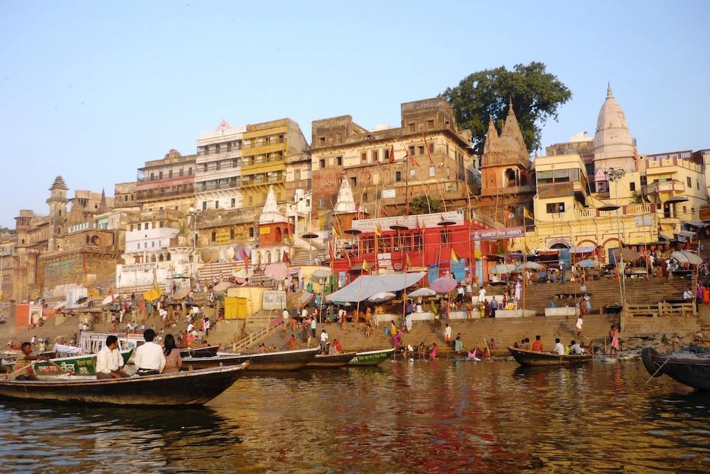 P G On Ganges Varanasi Eksteriør billede