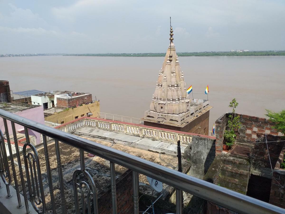 P G On Ganges Varanasi Eksteriør billede