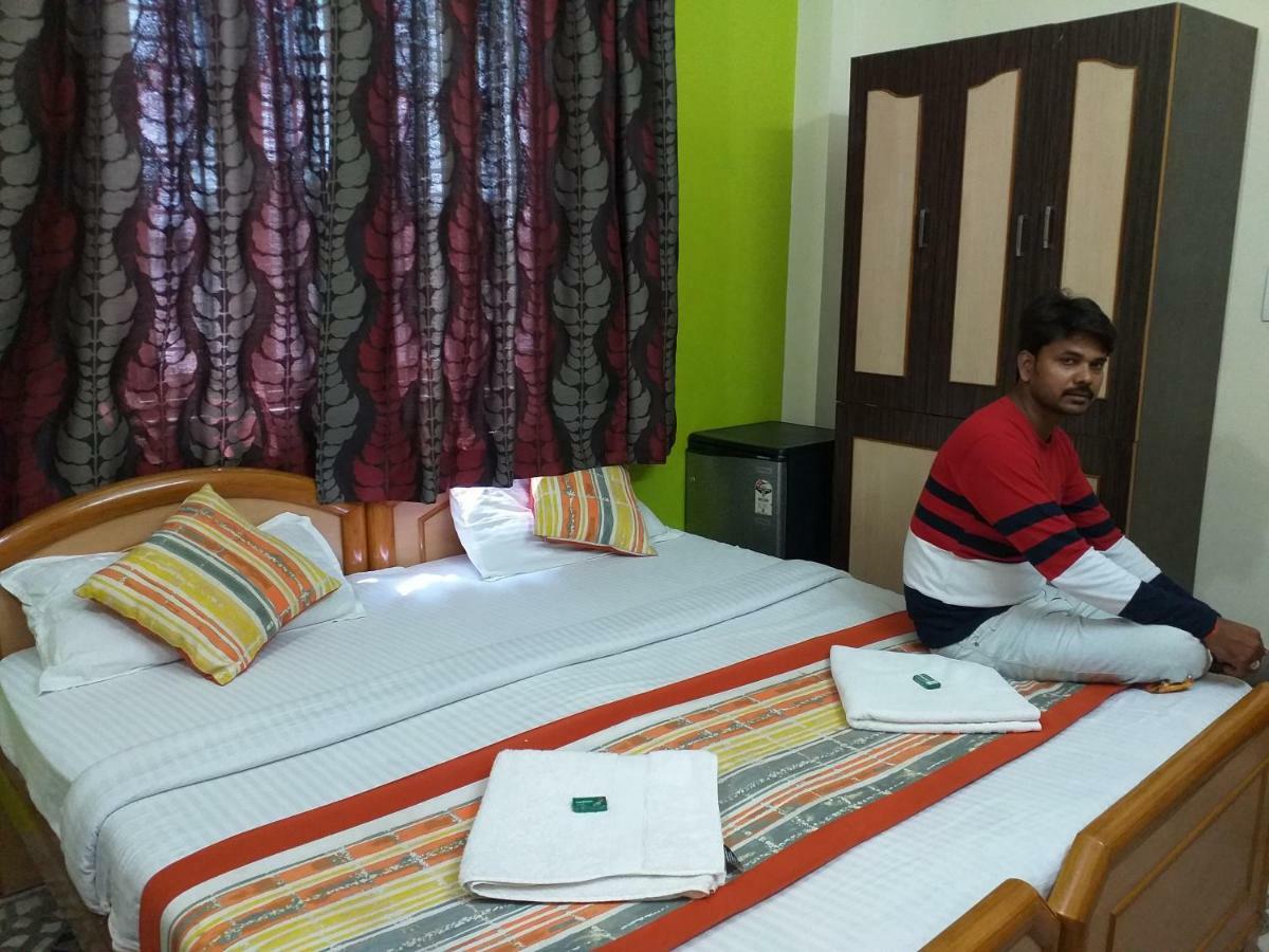 P G On Ganges Varanasi Eksteriør billede