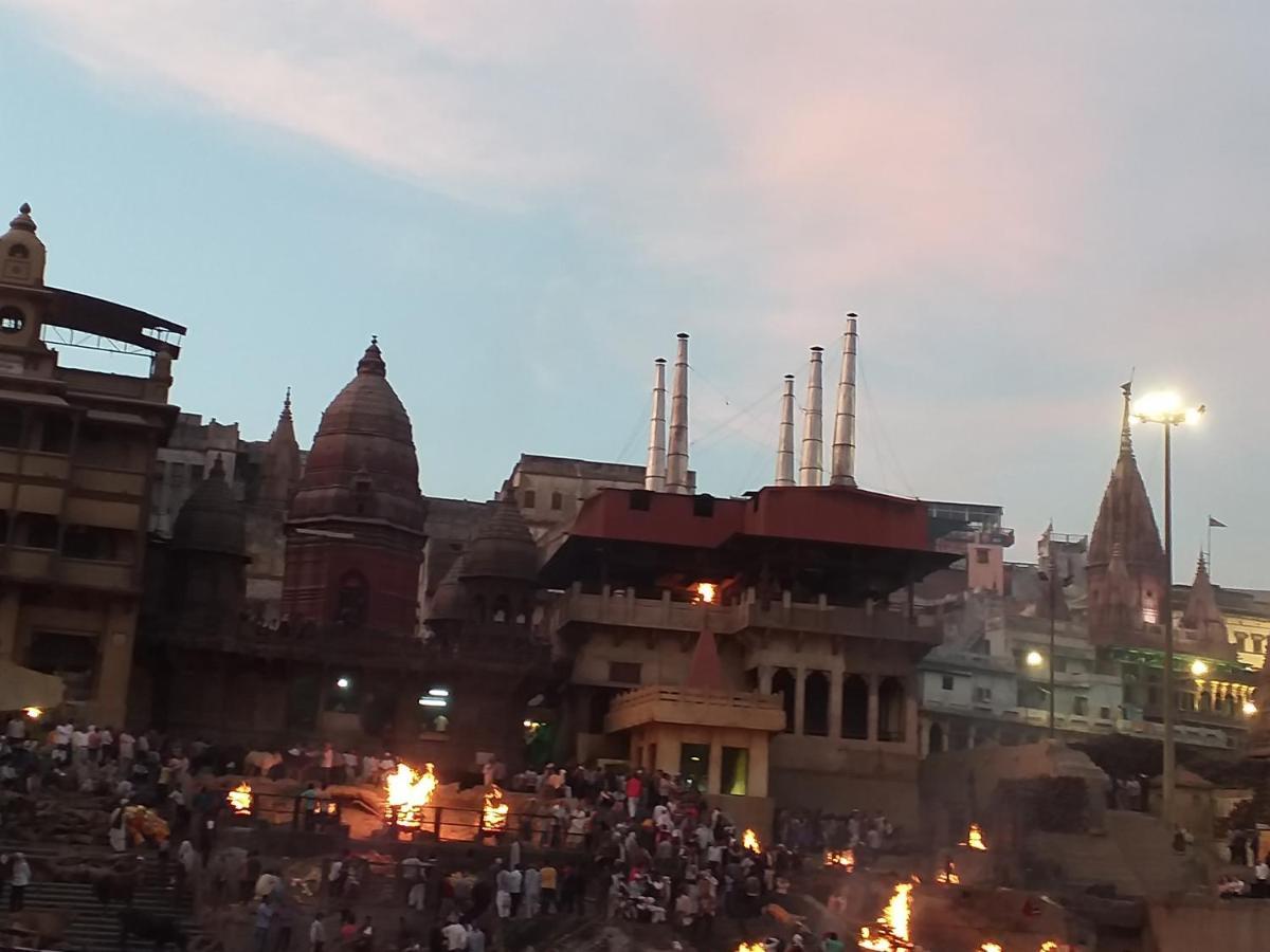 P G On Ganges Varanasi Eksteriør billede