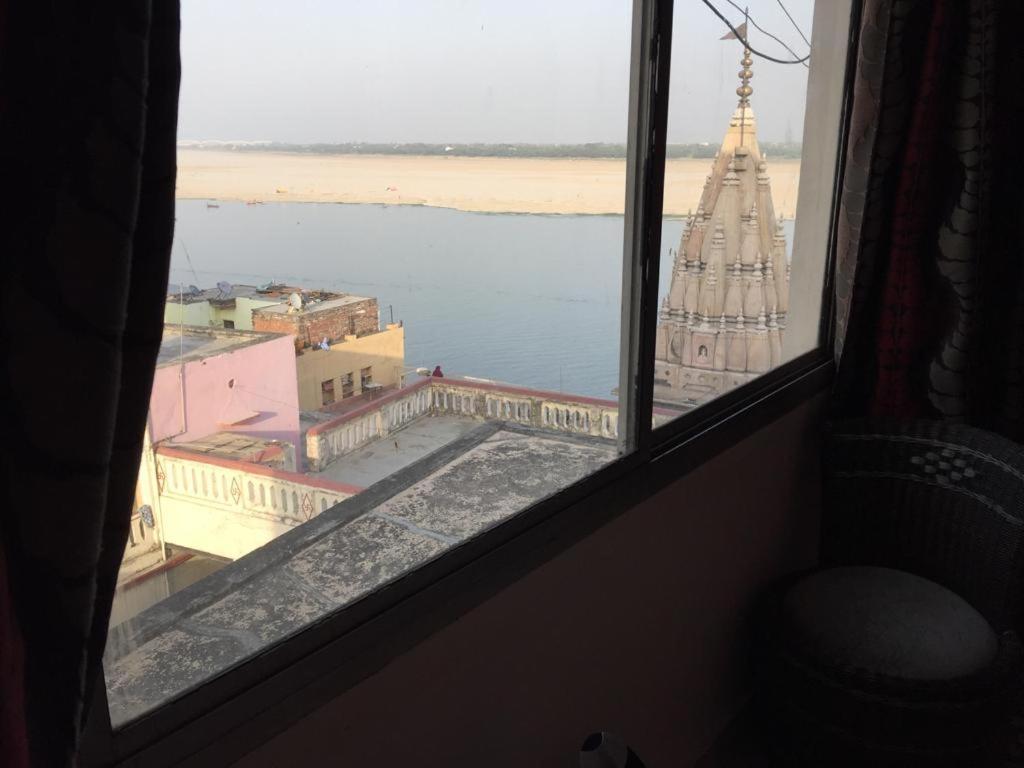 P G On Ganges Varanasi Eksteriør billede