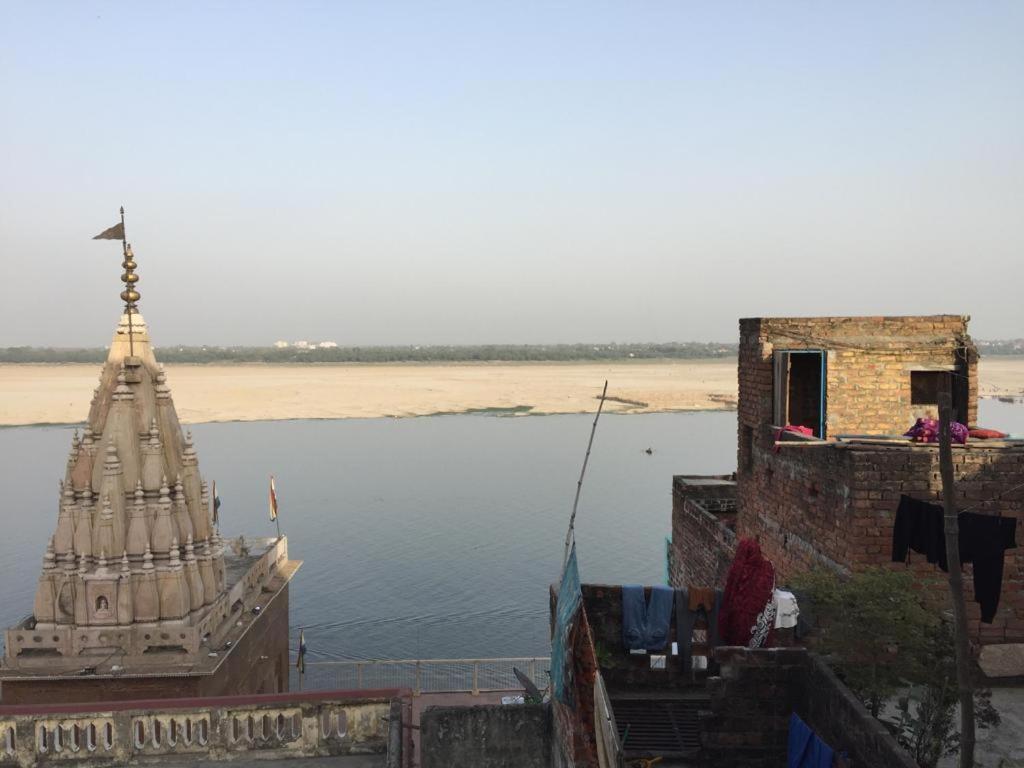 P G On Ganges Varanasi Eksteriør billede