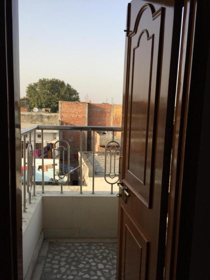 P G On Ganges Varanasi Eksteriør billede